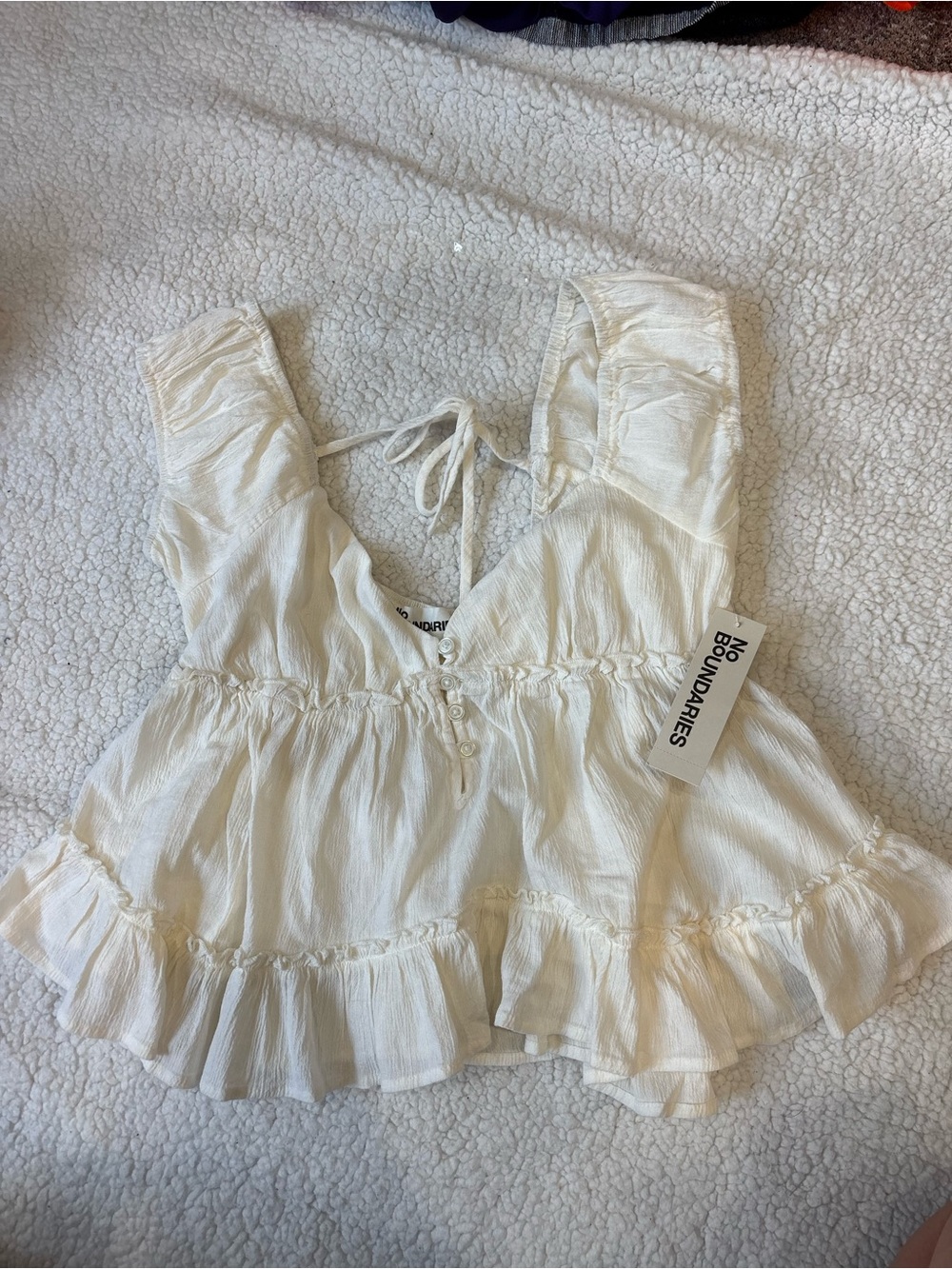 NWT No Boundaries Cream Ruffle Tie-Back Top Small